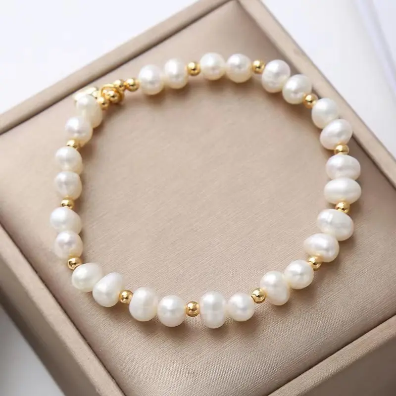 Korea New Fashion Natural Pearl Elastic Rope Beaded Bracelet Women Luxury Classic Heart Charm Bracelet Party Jewelry Accessories