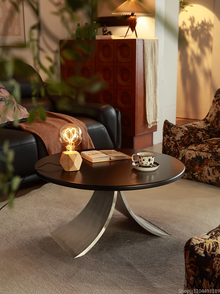 طاولة جانبية كلاسيكية فاخرة - طاولة مستديرة من الخشب الصلب للمساحات الصغيرة