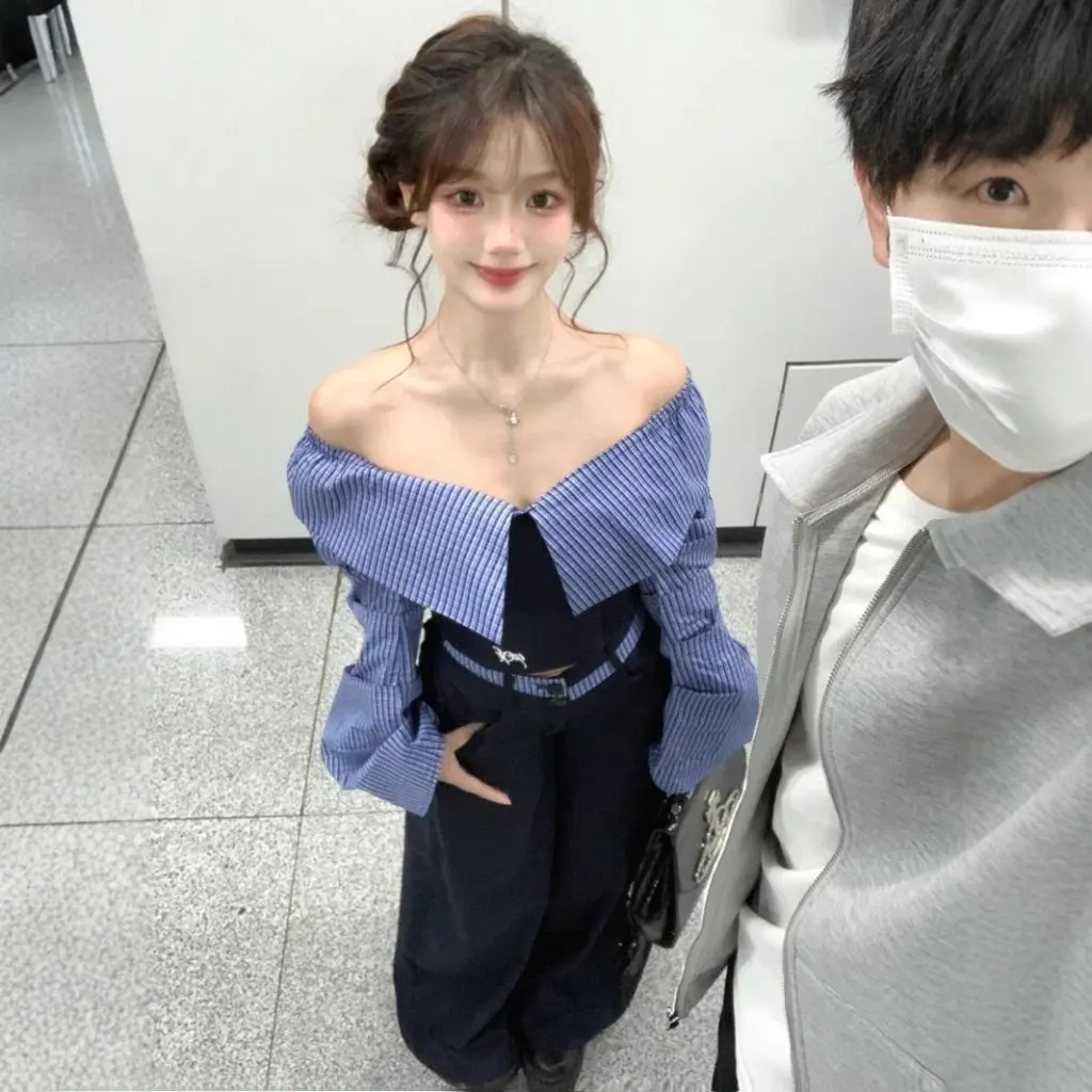 

Women's College Lazy Style Off-Shoulder Stripe Stitching Top Slim Casual Pants Spring New Fashion Europe And America