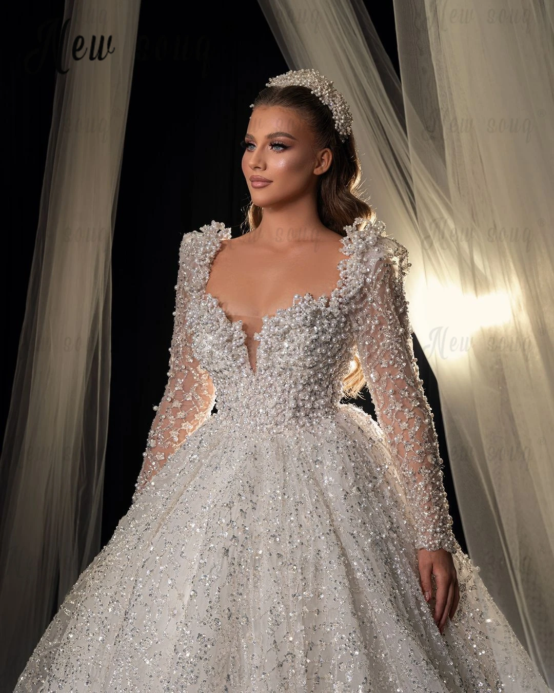 

Luxury Queen Anne Neck Long Sleeve Wedding Dress Ivory Pearls Ball Gown Bridal Dresses Dubai Sparkly Sequins Vestido De Noiva