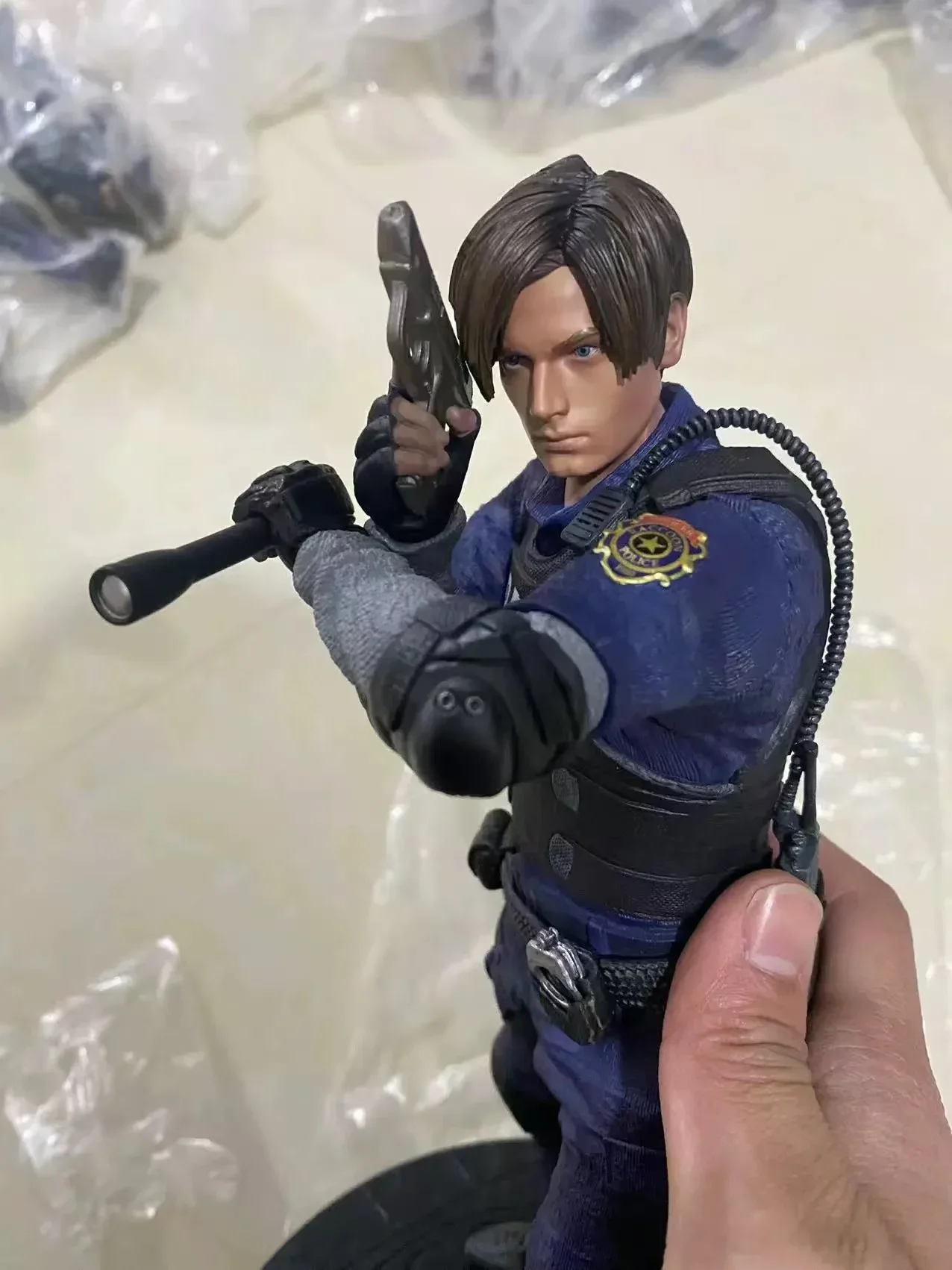 

Genuine Resident Evil Remake Game Statue 1/6 Leon Scott Kennedy Model Action Figure Collect Toy