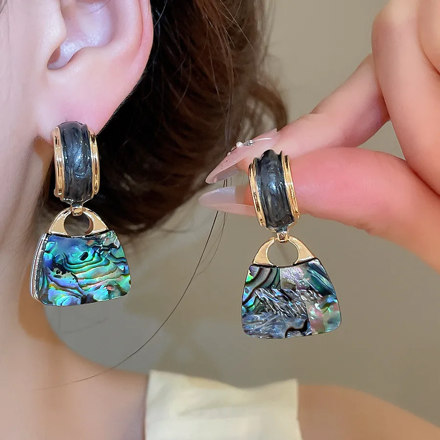 2026 New Resin Seashell Square Earrings Luxurious High-end Niche Design Retro Retro Style Accessories For Women