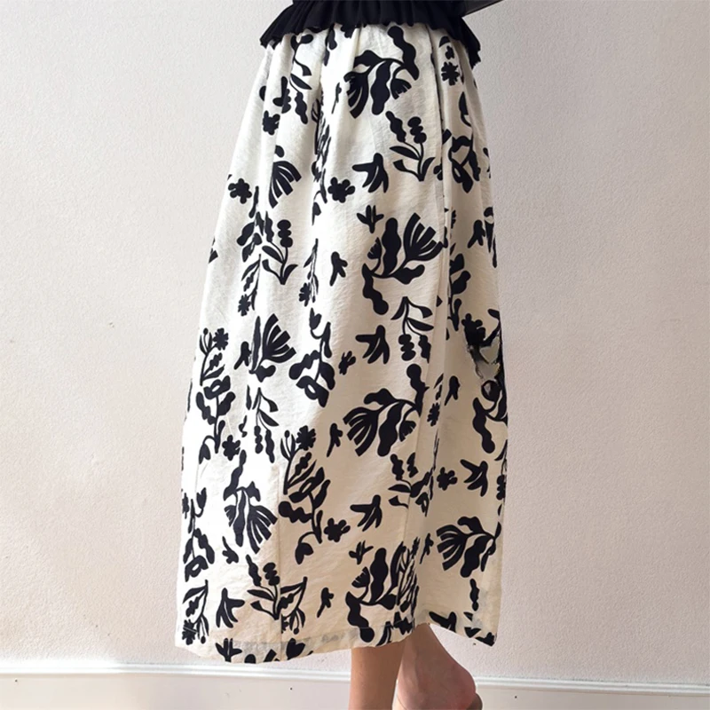 76% Mulberry Silk 24% Nylon Dry Silk White with Black Floral Printed Puffball Style Women Skirt M1496