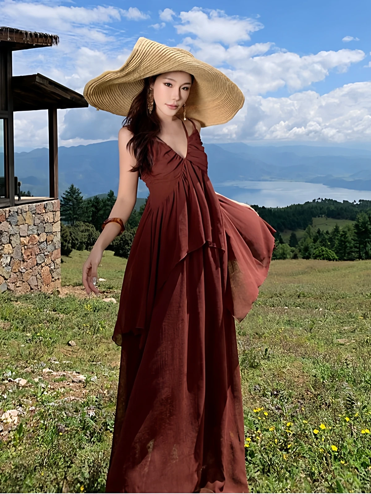 

Летнее пляжное платье свободного кроя с асимметричным подолом, на бретельках, с завышенной талией, из полиэстера, без эластана, А-силуэт.