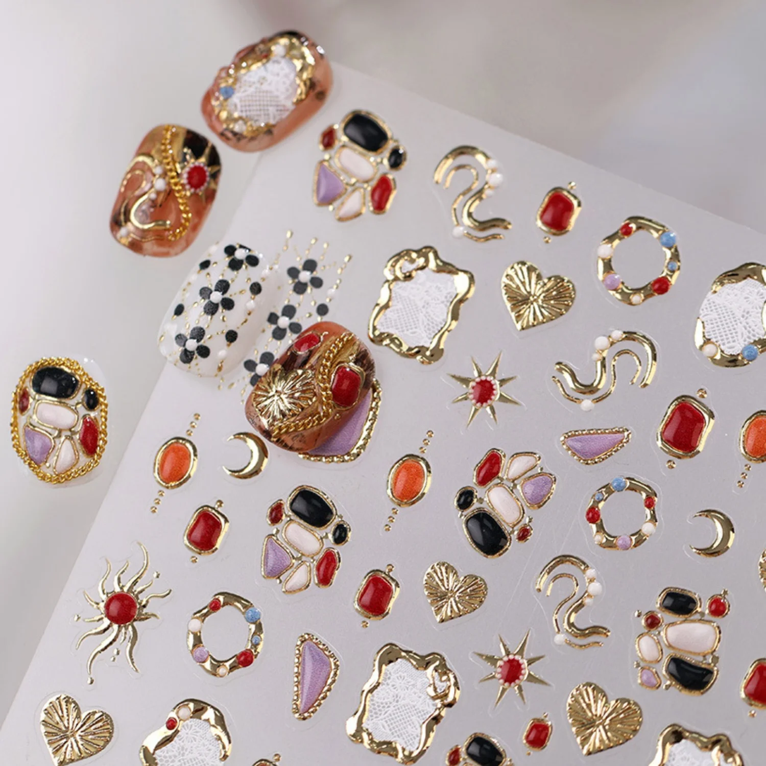 Vintage Edelstein-Rahmen Nagelaufkleber 5D Unebene Metallrand Farbige Kristallherz-Rahmen Sonnenstrahlen Mond Herz Edelstein Barock Nagelkunst Sticker