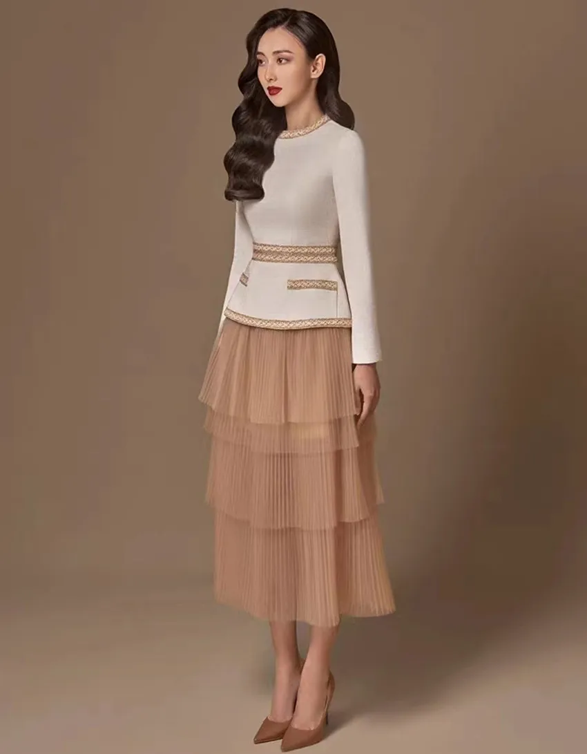 

Runway Fashion Winter Party Two Piece Set New Elegant Women Beading O Neck Tweed Weave Tops + Mesh Ruffles Cake Long Skirt Suits