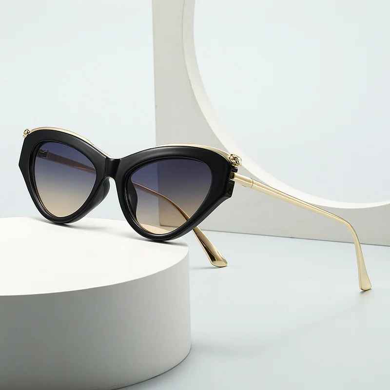 2026 New European and American retro metal cat-eye sunglasses with modern vintage charm INS Sun glasses