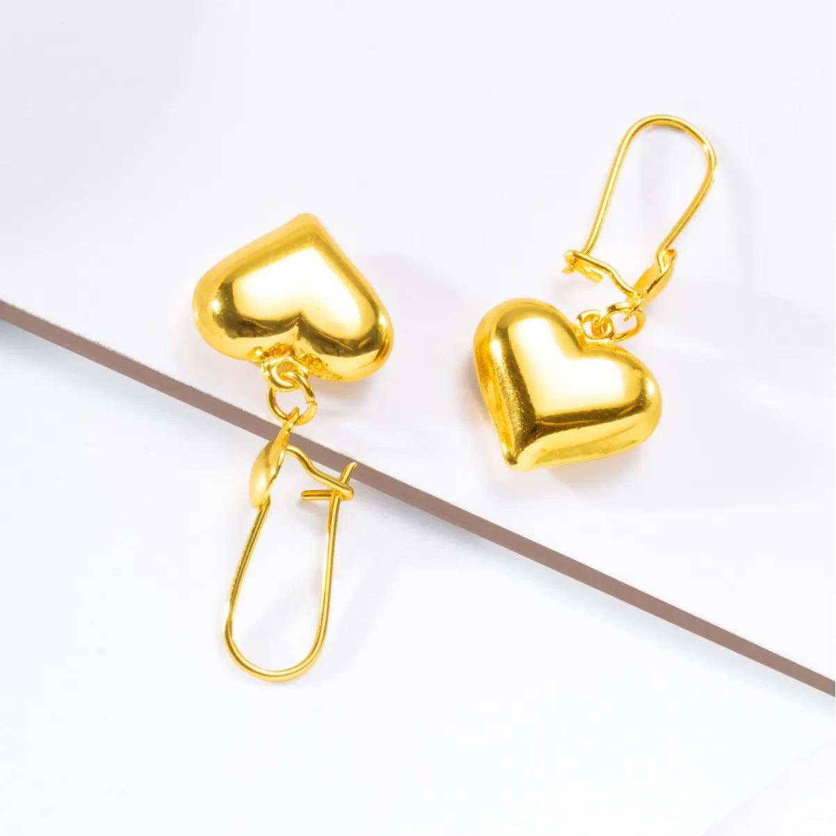 Europe and the United States cross-border gold-plated earrings, earrings, metal smooth surface full peach heart pendant temperam