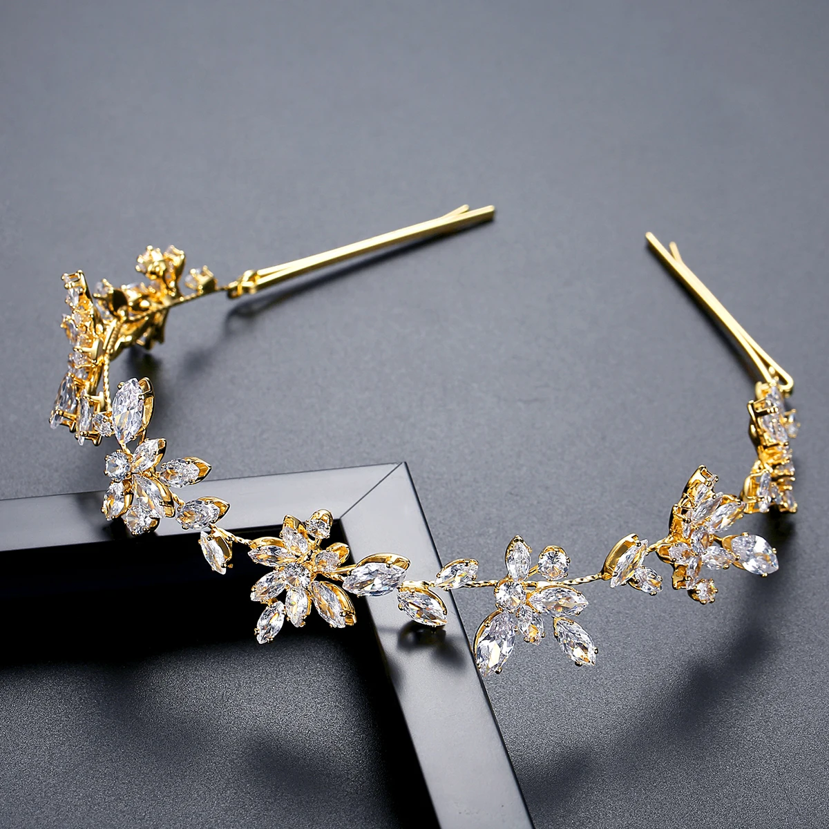 LUOTEEMI رائعة النساء خمر الشعر مجوهرات ذهبي اللون واضح تشيكوسلوفاكيا تاج للسيدات الزفاف الزفاف المشاركة مأدبة الإكسسوار