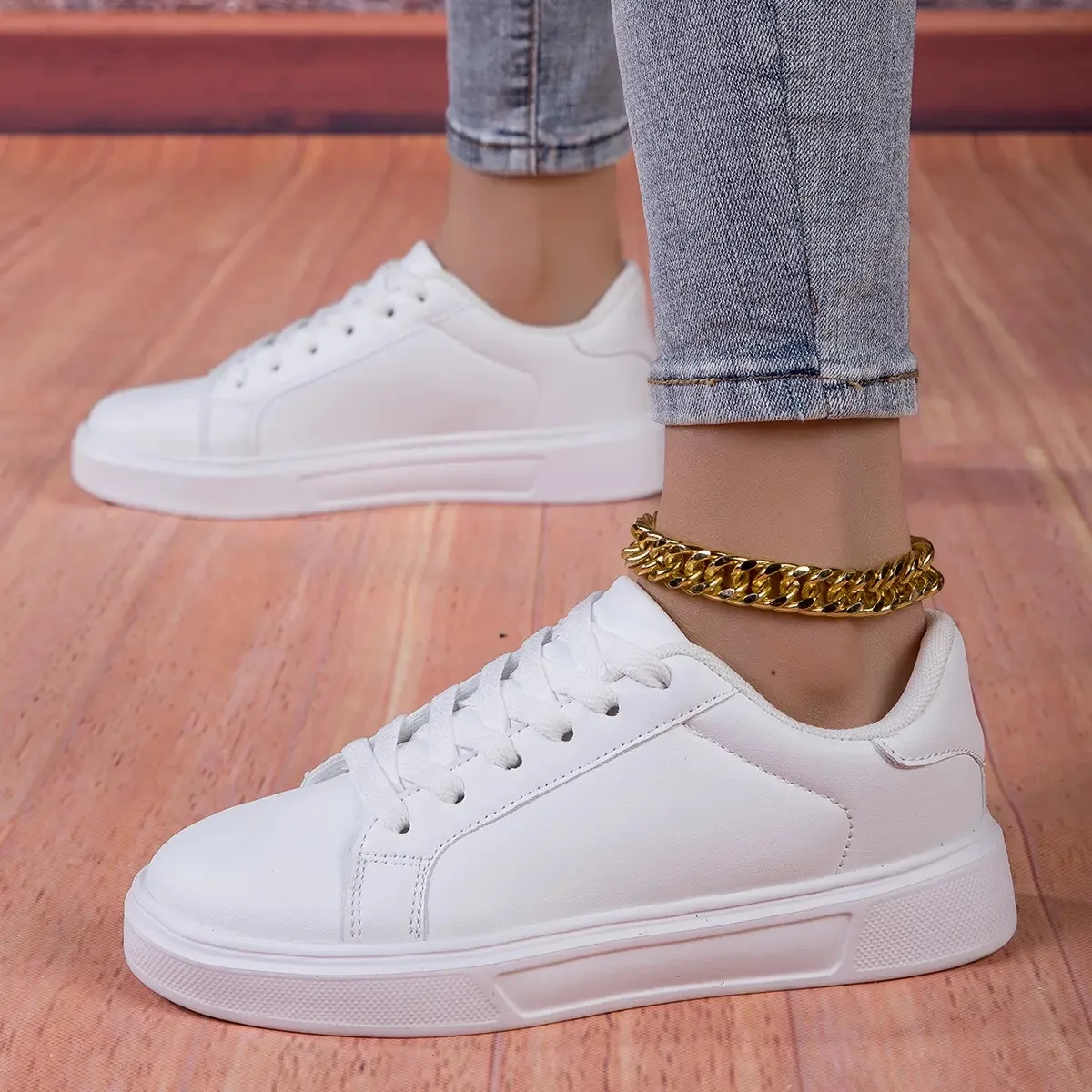 

A couple of ultra-light, large-sized casual sneakers and white sneakers sneakers men women shoes