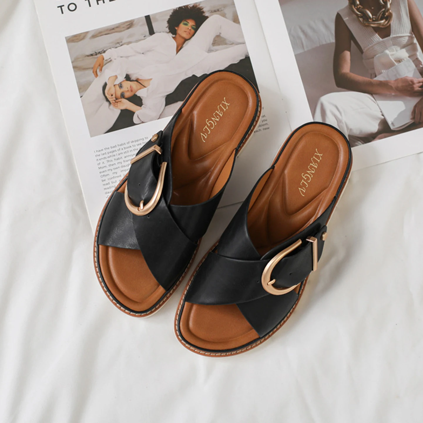

Elegant Retro Brand Designer Classic Women's Outdoor Slippers Summer New Casual Wedges Low heel Soft sole belt Buckle Sandals