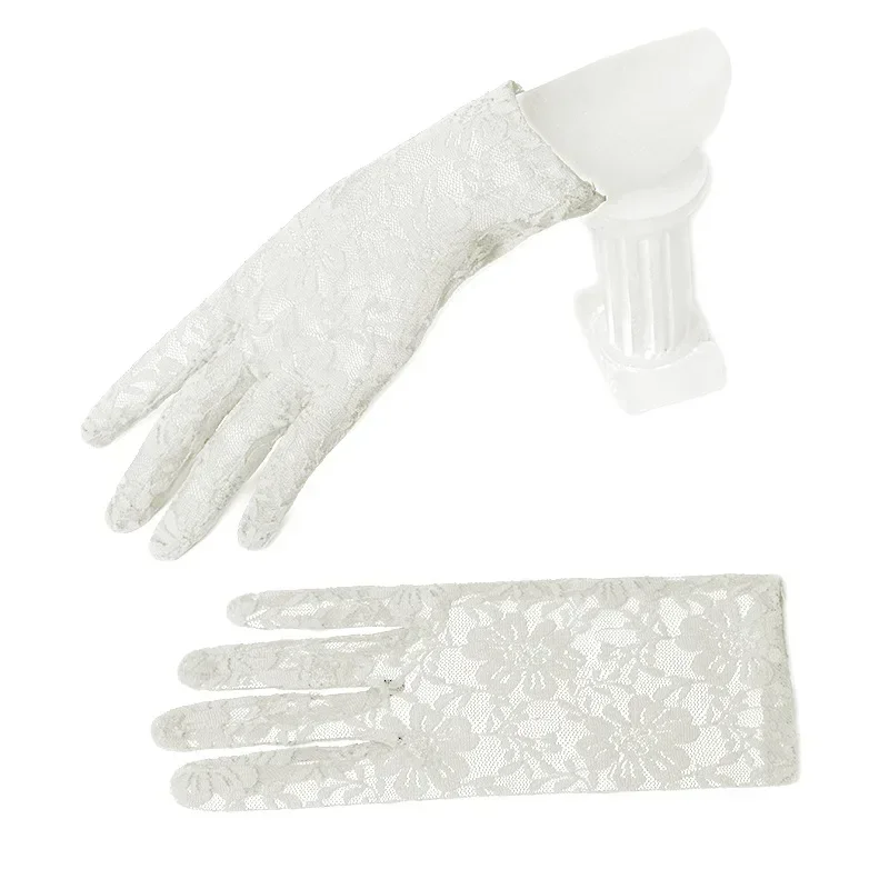 Brudekjole handsker - blonder og blomster - usage example