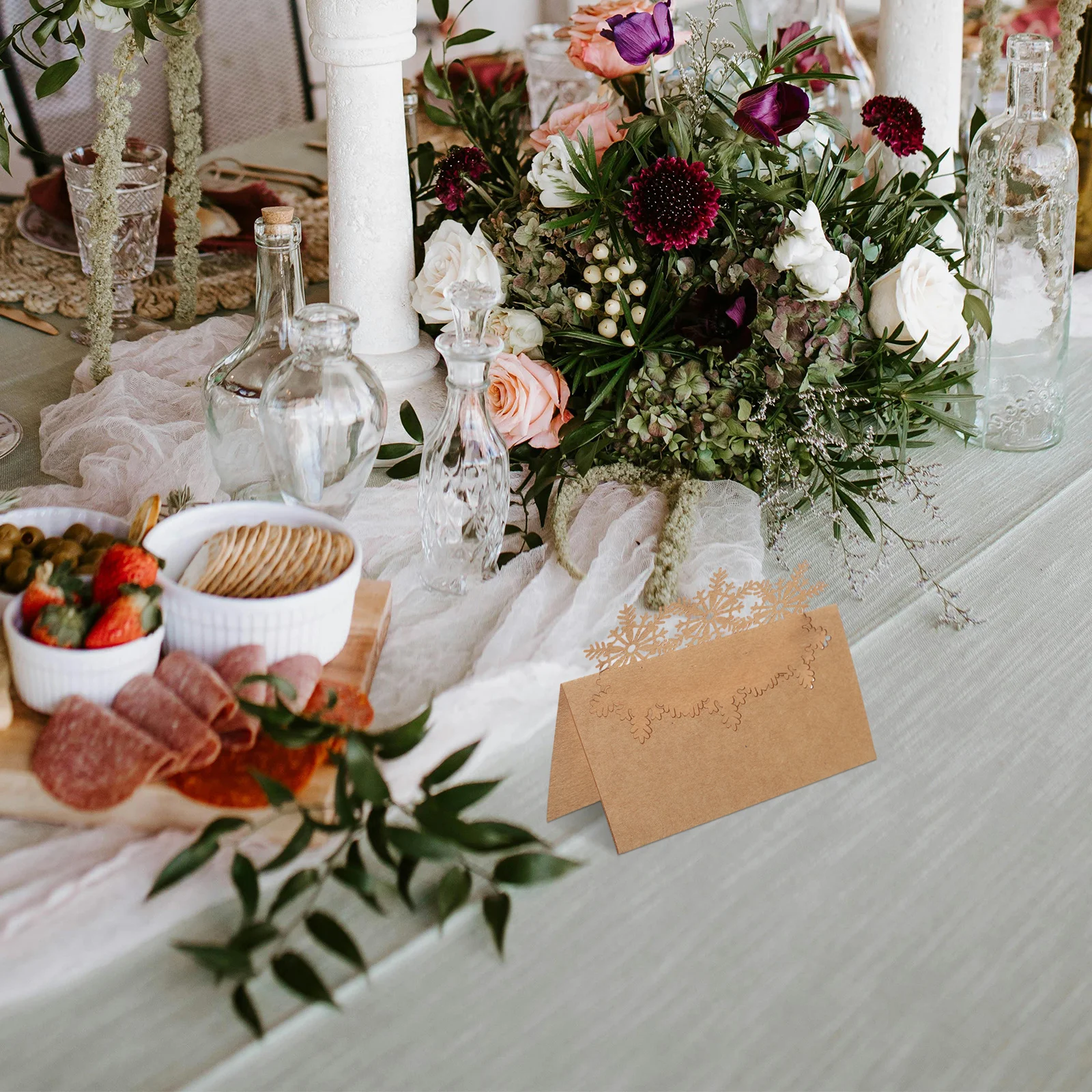 

Christmas Place Cards 50pcs Snowflake Design Blank Tent Cards for Wedding Seating Chart Rustic Table Settings Party Name Tags