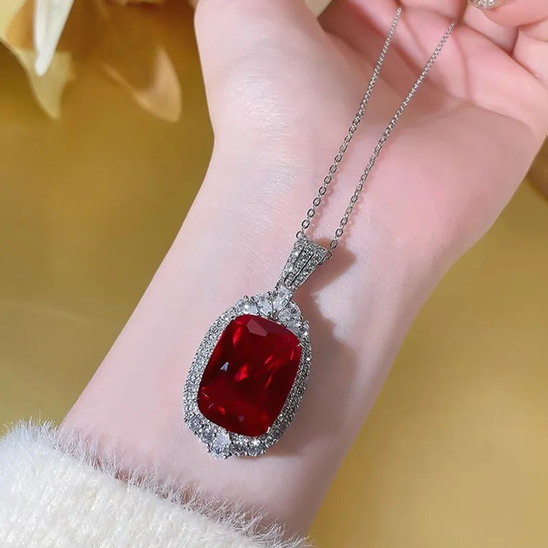 

Luxury Elegant Simulation Pigeon Blood Ruby Red Corundum Pendant Necklaces For Women Fashion Silver Color Wedding Necklace