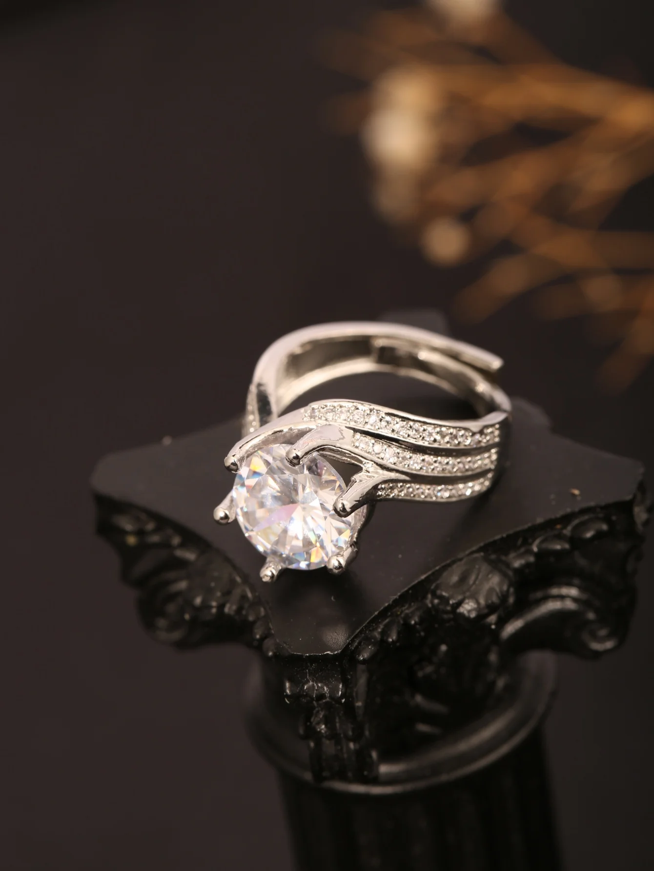 1 Piece of European and American Style Super Shiny Eight Hearts and Eight Arrows Fire-Colored Artificial Zircon Copper Open Ring, Luxurious Six-Claw Finger Ring, Gorgeous, Light Luxury, Exquisite and Fashionable, Suitable for Women's Daily Wear, Gift for Girlfriend, Social Gift