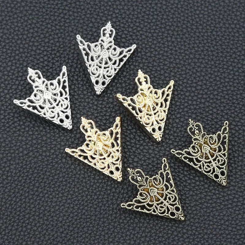 Vintage Triangle Shirt Collar Pin Collar Brooch Women\'s Brooch Hollow Out Metal Brooch Clothes Decorative Pin Fashion Jewelry