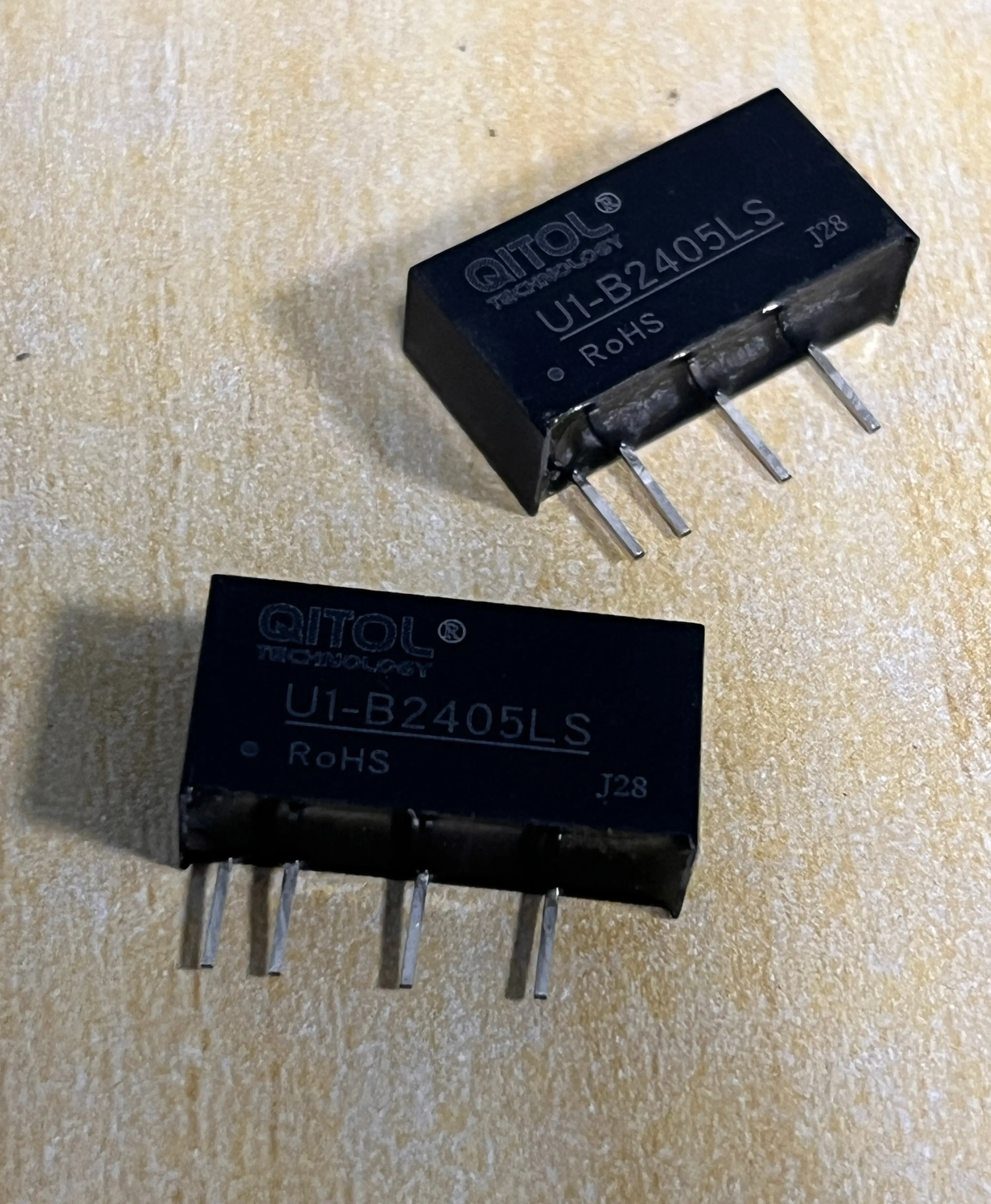 1W B2405LS-1WR3 U1-B2405LS ตัวแปลงไฟ DC-DC 24V เป็น 5VDC โมดูลแยกวงจรแบบสวิตชิ่งขนาดเล็ก