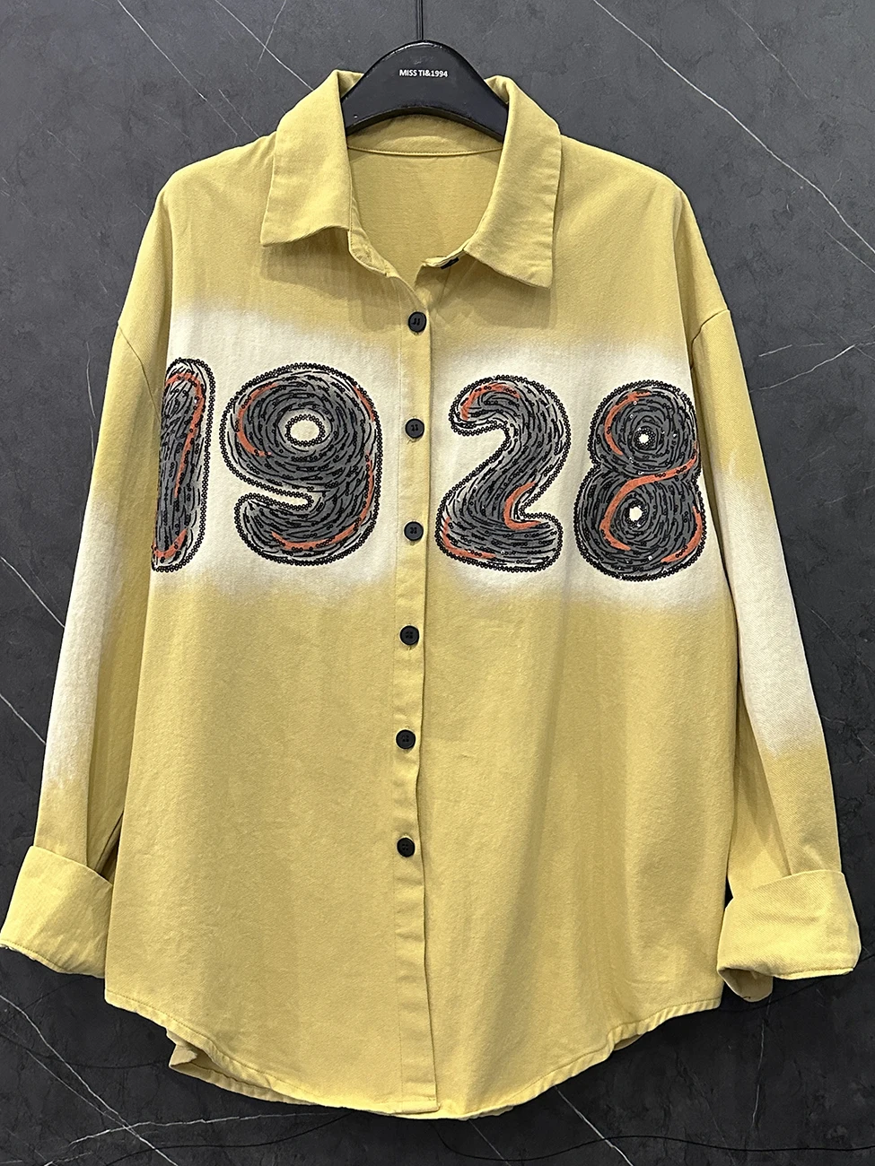 2025 primavera y otoño industria pesada bordado dibujos animados Denim camisa chaqueta mujer suelta moda lentejuelas manga larga Top