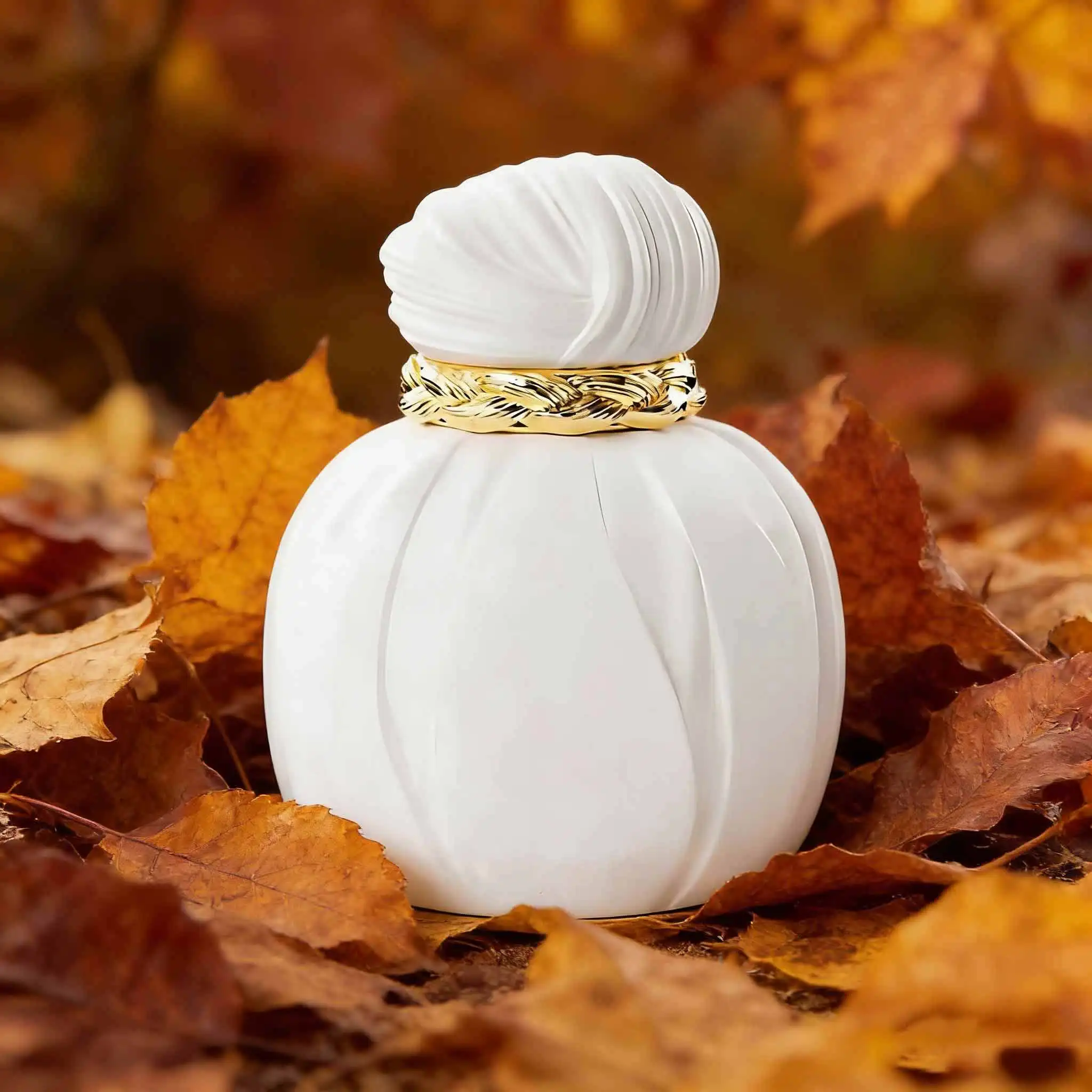 

Milky Way， Milk fragrance intertwined with caramel, ending with vanilla and sandalwood, gentle yet sophisticated