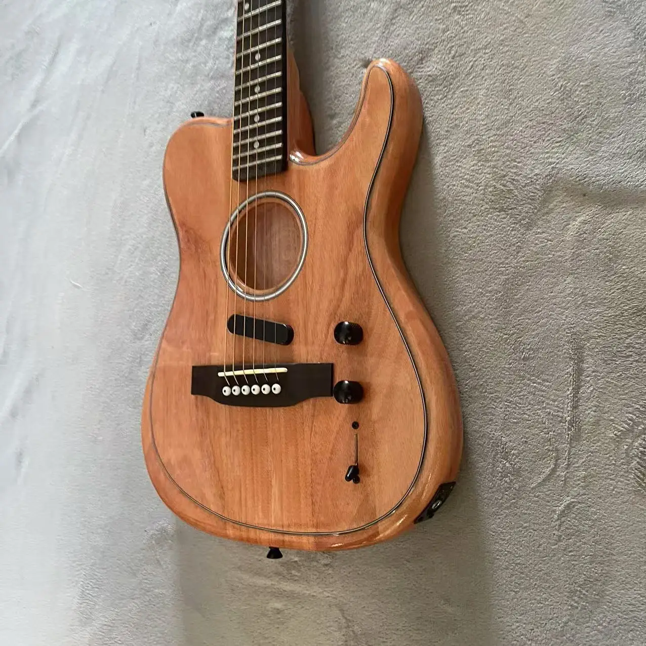 Electric Guitar Half Hollow 6-Chord Electric Guitar, with a natural wood color body and factory photos. In stock, order and ship