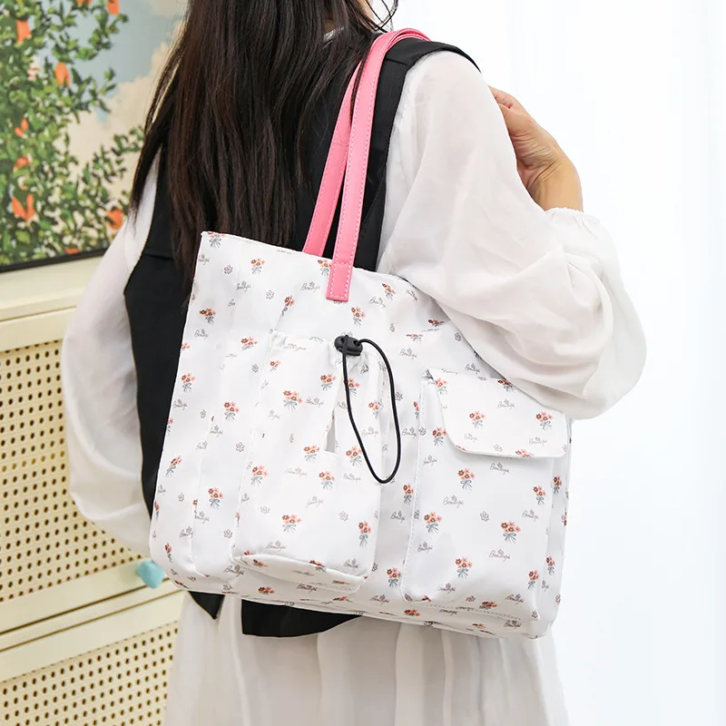 فراشة طباعة حقيبة كتف نسائية سعة كبيرة 2025 صيف جديد النمط الأدبي حقيبة كتف طالب دراسة حمل حقيبة