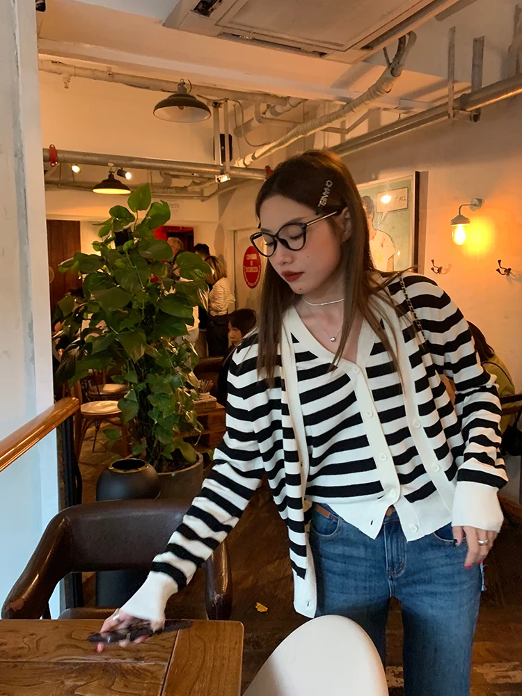 

Women's V-Ne Knitwear Set Bla White Stripes Slim Fit Cardigan Long Sve Regular Length Button Sle Korean Commute Sle