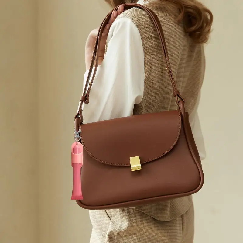 แบบพกพา Lip Balm พวงกุญแจหมวกผู้ถือแบบพกพาไม่มี Lipgloss สําหรับ Lip Balm กระเป๋าจี้เครื่องมือแต่งหน้าอุปกรณ์เสริม