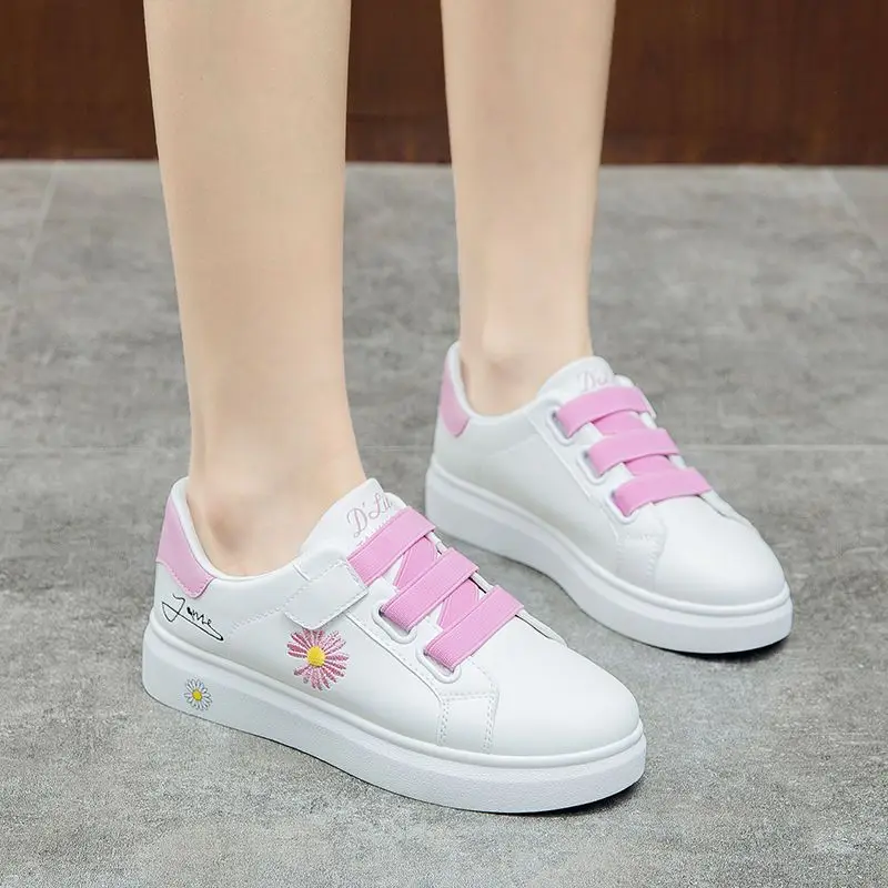 

2026 весенние новые дышащие белые кроссовки для девочек, Нескользящая повседневная обувь для школьников, Лидер продаж, детская спортивная обувь для скейтбординга