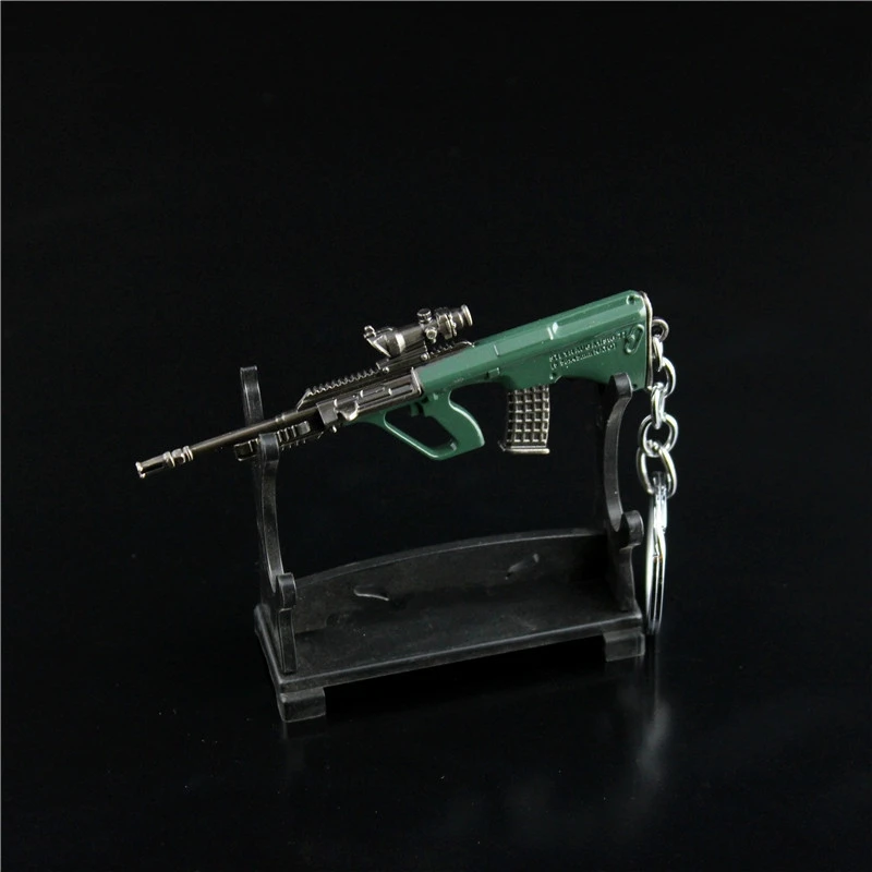 Mini llavero de pistola de Metal PUBG, modelo de pistola de 9cm, aleación AUGA3, AWM 98K, M24 AK47, llavero ligero para casco, regalos de cumpleaños, juguete para niños