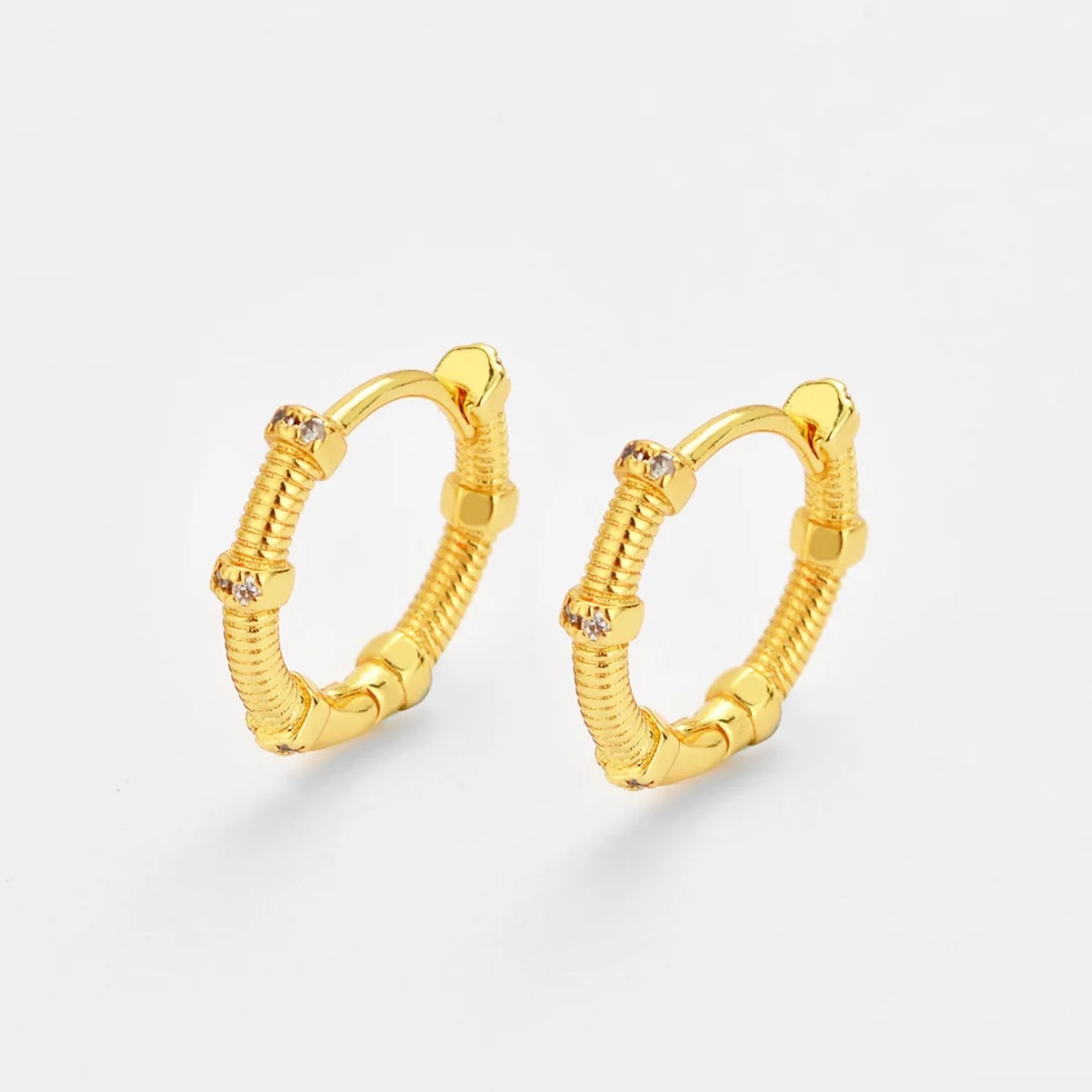 

Fashion Gold Plated 11mm Brass Screw Huggies Hoop Earrings for Women Statement Party Jewelry Accessory