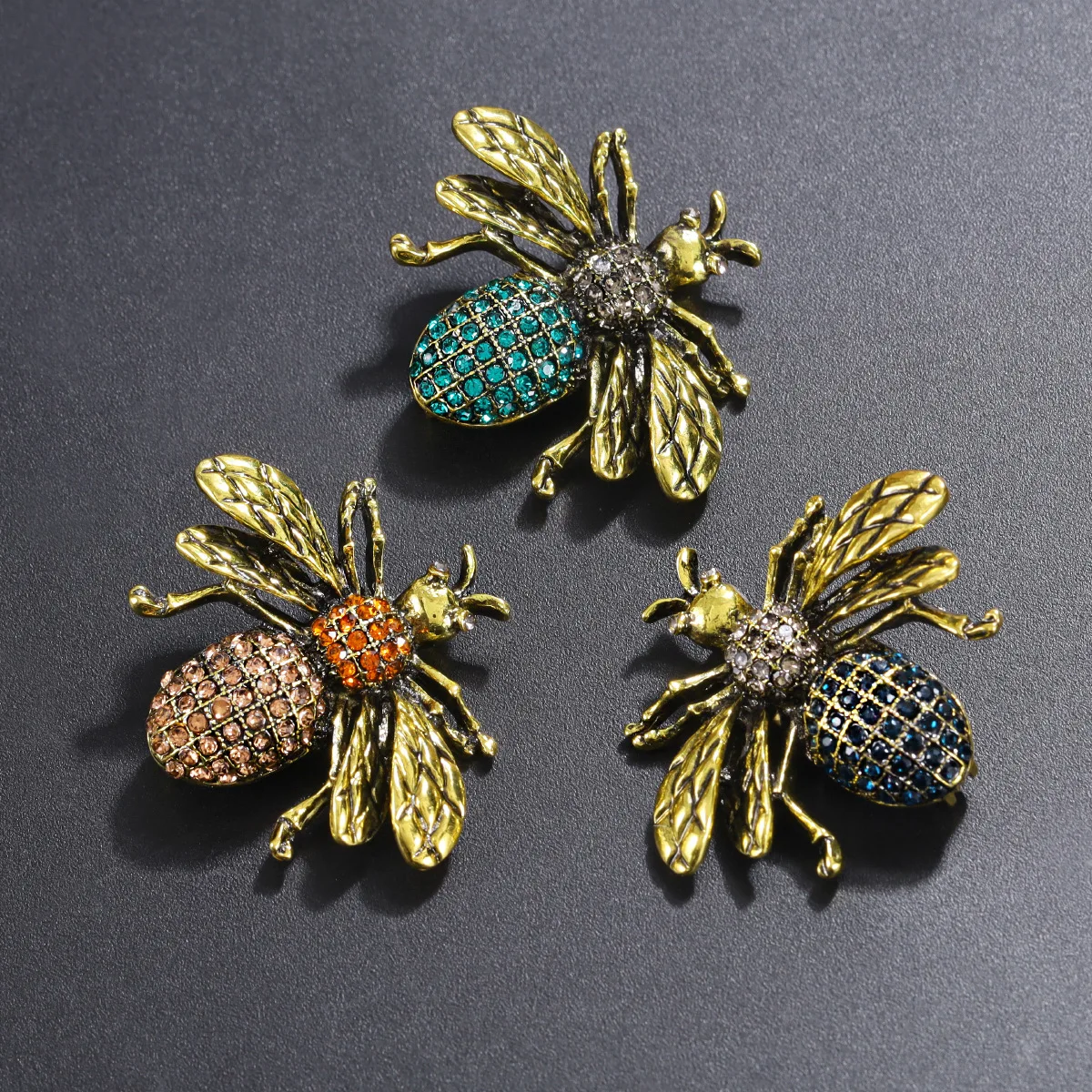 Vintage Exquisite Bee Rhinestone Brooches For Women Fashion Shiny Insect Brooch Pin Cute Badges Clothing Suit Corsage