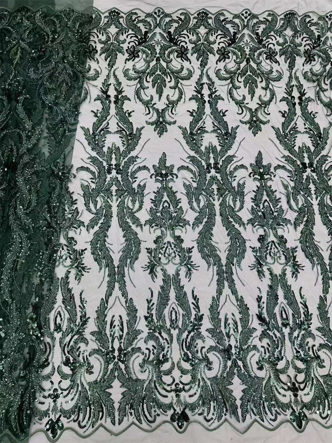 Tessuto di pizzo ricamato con paillettes e perline di lusso, tulle glitterato glamour per abiti da cerimonia nuziale personalizzati