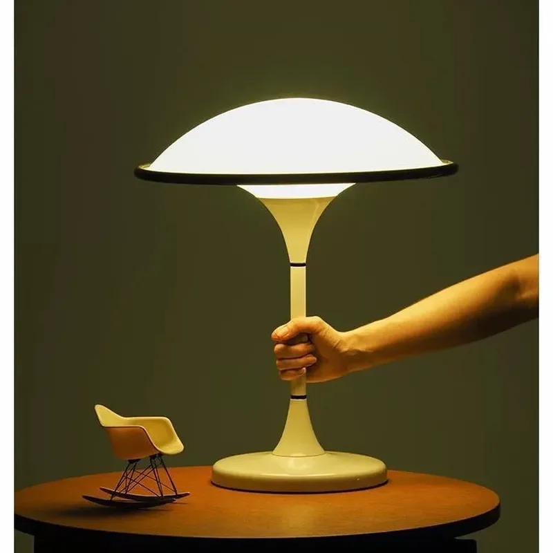 Light Luxury Simple White Metal Creative Cream Mushroom Table Lamp for Living Room Bedroom Bedside Advanced Atmosphere Decor