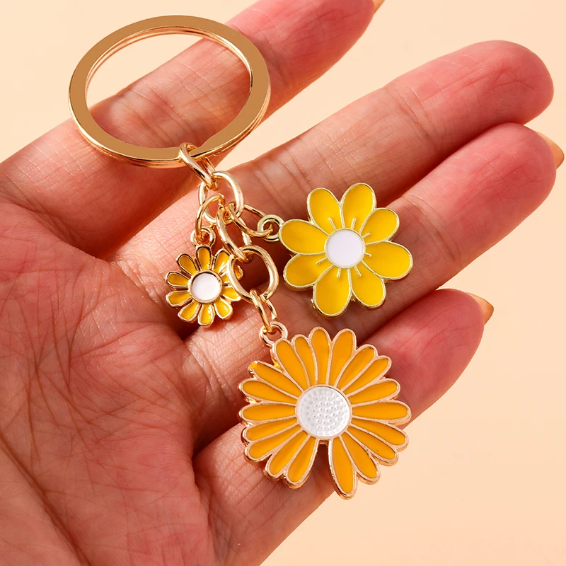 Cute Enamel Daisy Keychain Flower Keyring Pendants for Car Key Holder Women Girls Handbag Accessories Handmade Jewelry Gift