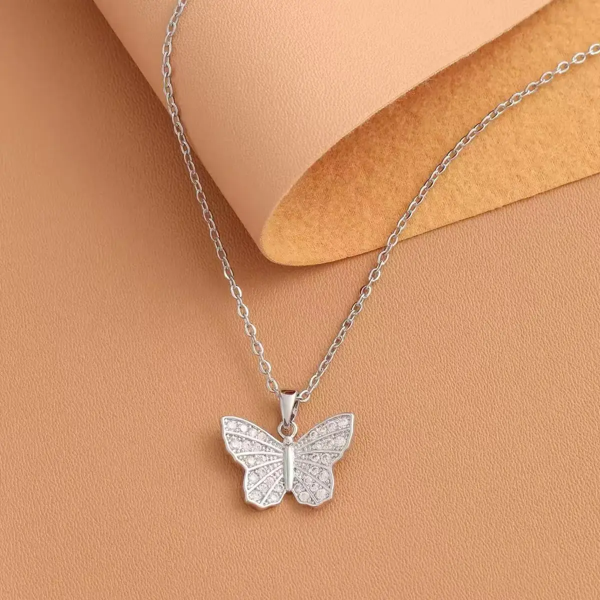 High-end accessory necklace, women's butterfly tassel necklace, elegant and slimming collarbone chain