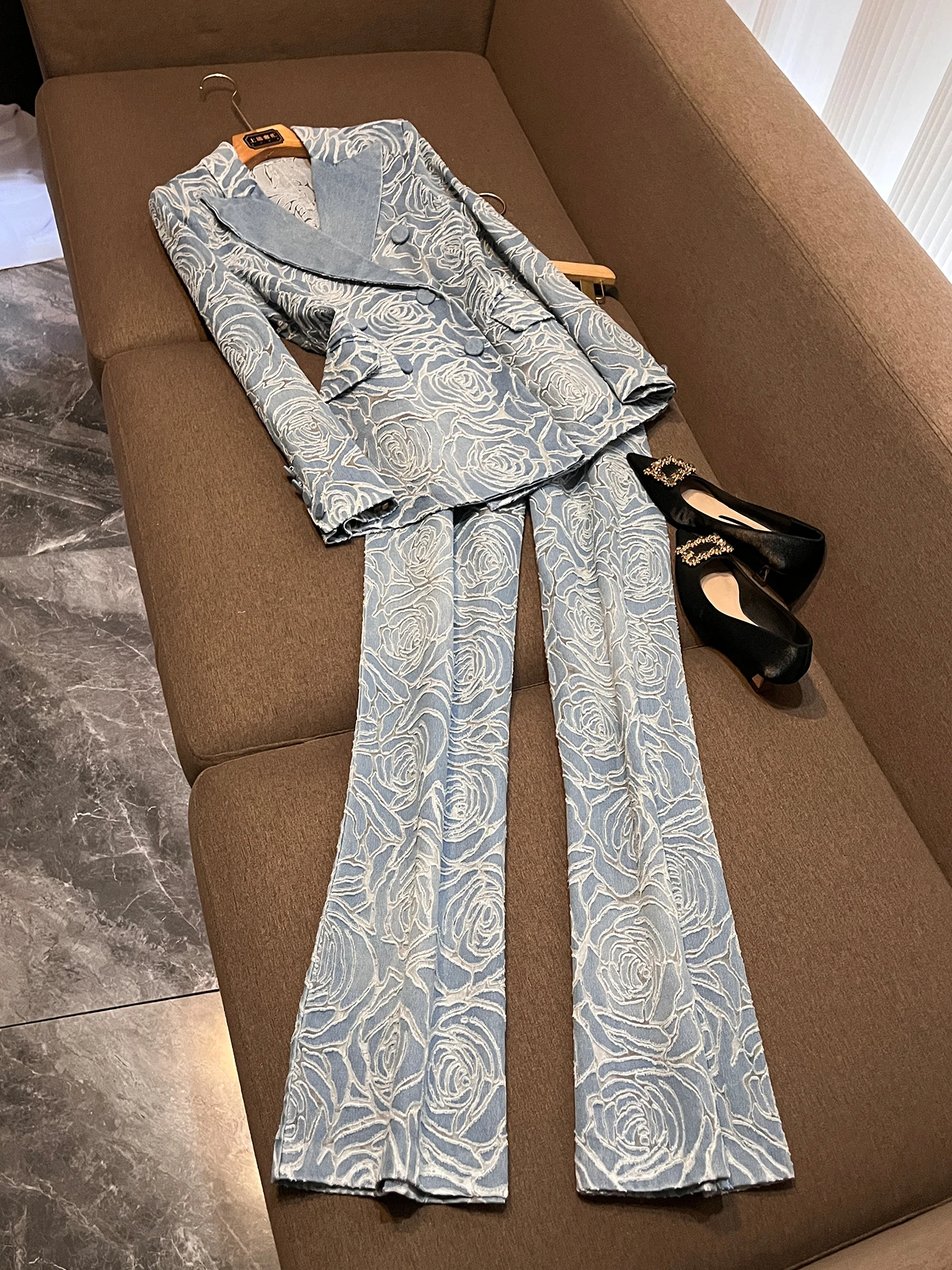 

New 2026 Early Summer Heavy Duty Laser Embroidered Denim Jacket And Pants Set Fashionable Celebrity Style Women's Ensemble