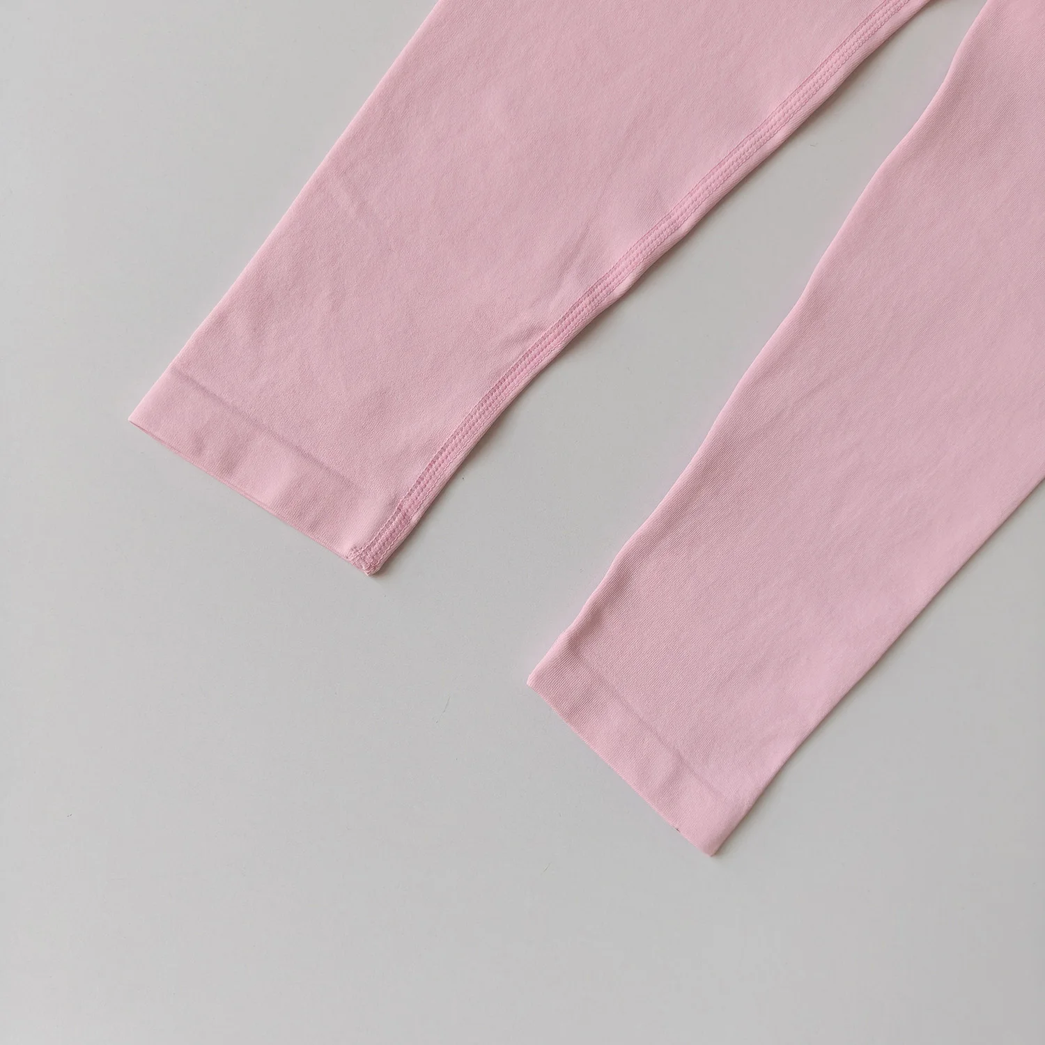 Nahtlose Yoga-Leggings für Damen mit mittlerer Bundhöhe, Push-Up-Effekt, Sport- und Fitnesshose, Laufhose, Hüftlift, hohe Elastizität, Gym-Leggings, Sportleggings – Detail 21
