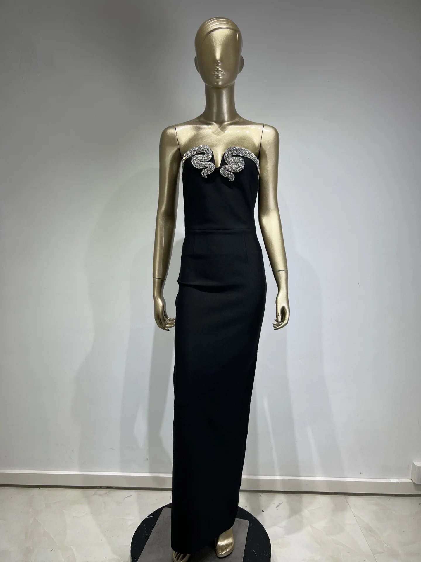 GORGA-vestido de noche con espalda descubierta para mujer, traje ajustado de sirena con apliques de crepé sin tirantes, longitud hasta el suelo, color negro, 2024