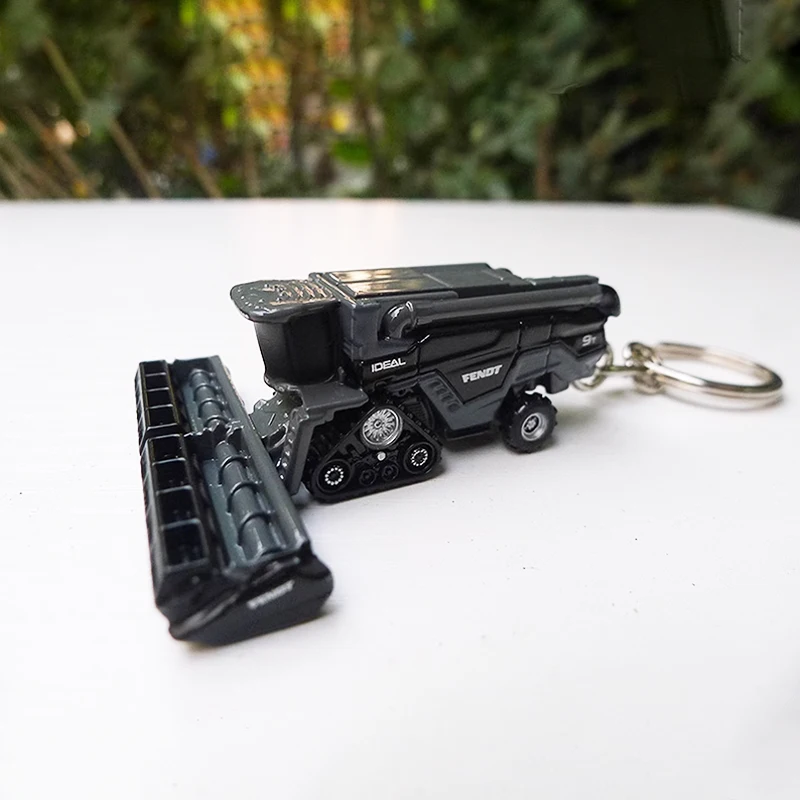 

Diecast 1:128 Scale Alloy Ideal 9T Harvester Keychain Model Simulation Toy Pendant Decoration Collection Gift Static Model