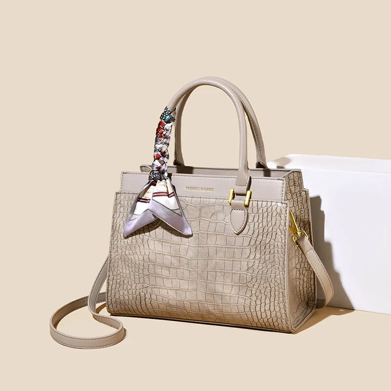

Popular Elegant Leather Women's Crossbody Bag Classic Design By Famous Designer for Ladies Handbags
