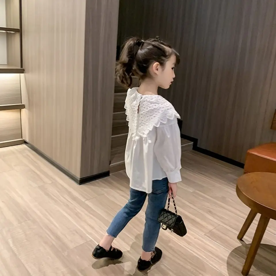 قميص بناتي جديد لعام 2026 بياقة من الدانتيل لربيع وخريف قميص من القطن الخالص على شكل دمية للأطفال بأكمام طويلة بيضاء #5