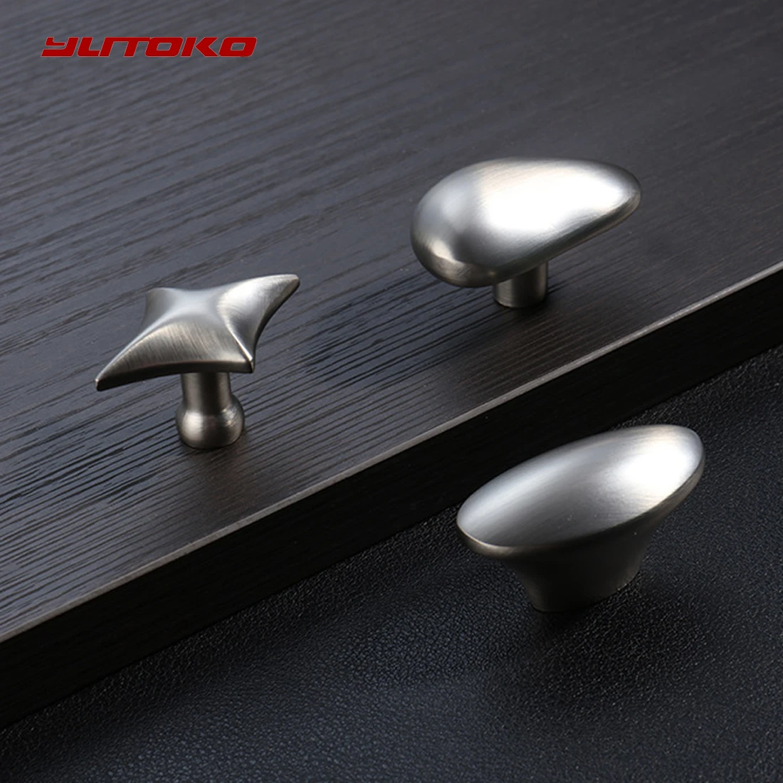 YUTOKO Creative Zinc Alloy Cabinet Knobs French TV Cabinet Handles Medieval Style Wardrobe Knobs Personalized Drawers Handles