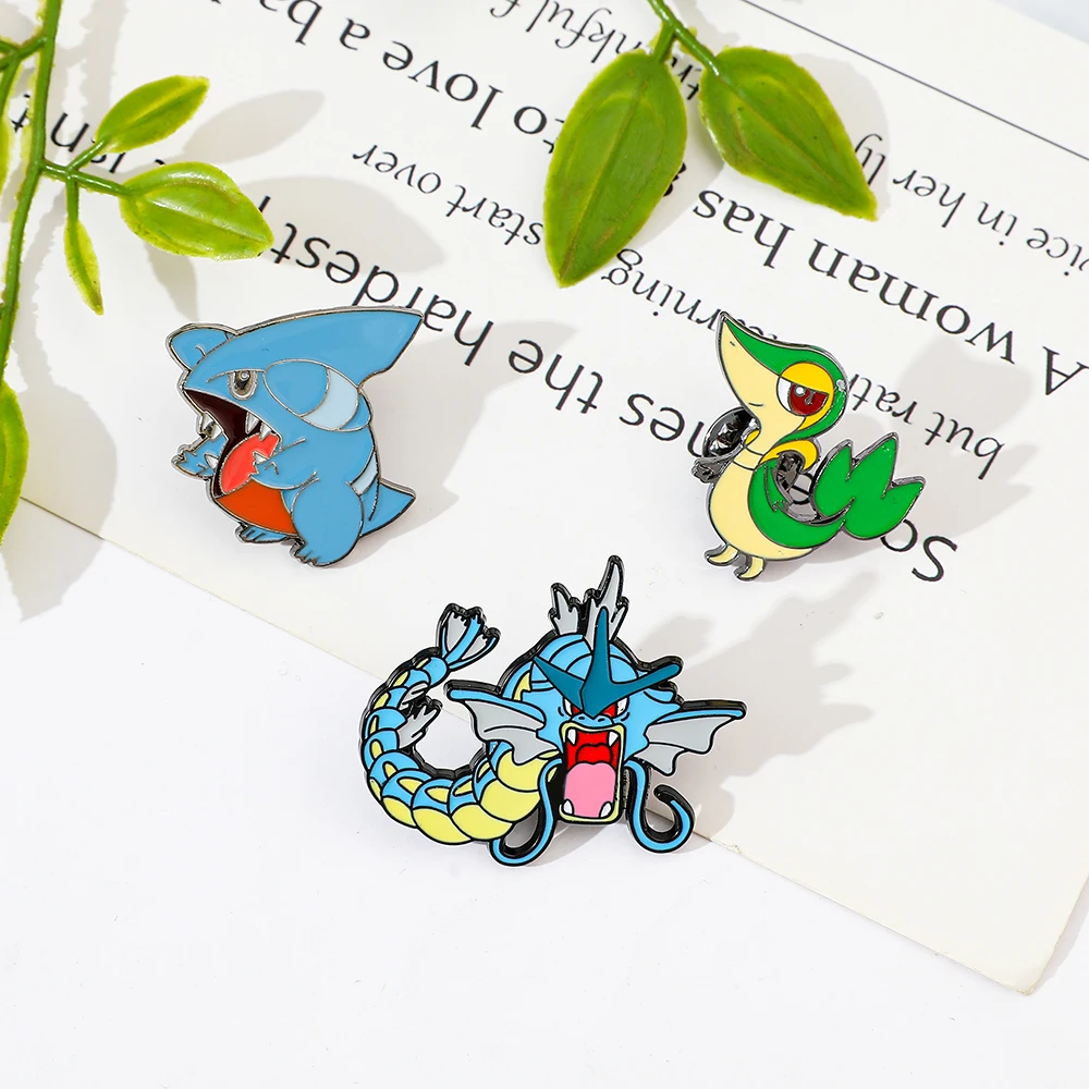 Ästhetische, niedliche Drachen-, Hai- und Schlangen-Metall-Anstecknadeln, Sammlerstücke, dekorative Pins für Anime-Fans und Teenager, Geschenk – Detail 2