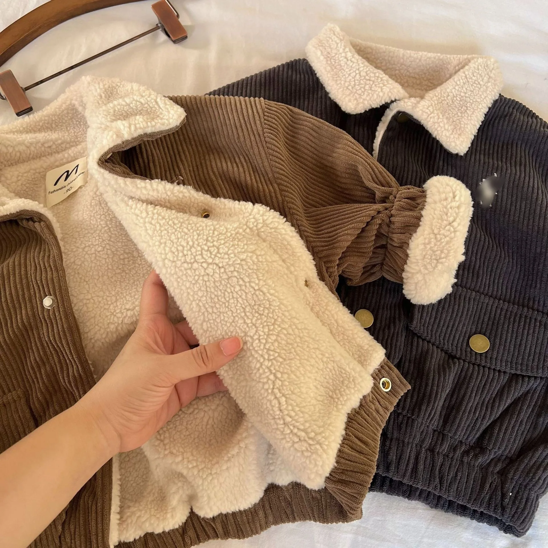 2024 new autumn and winter baby thickened corduroy lapel jacket boy lamb wool warm handsome soft jacket