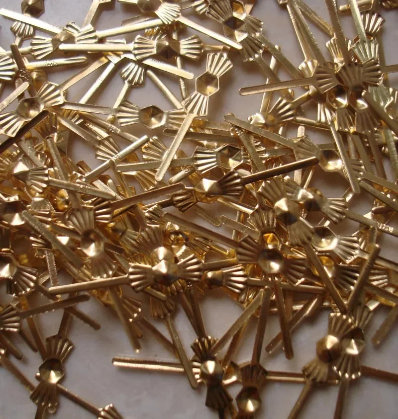 

Best Price 100pcs Gold Bowtie Pins Connectors Crystal Prisms Of Chandelier Lamp Parts Metal Hooks Accessories for Glass Pendants