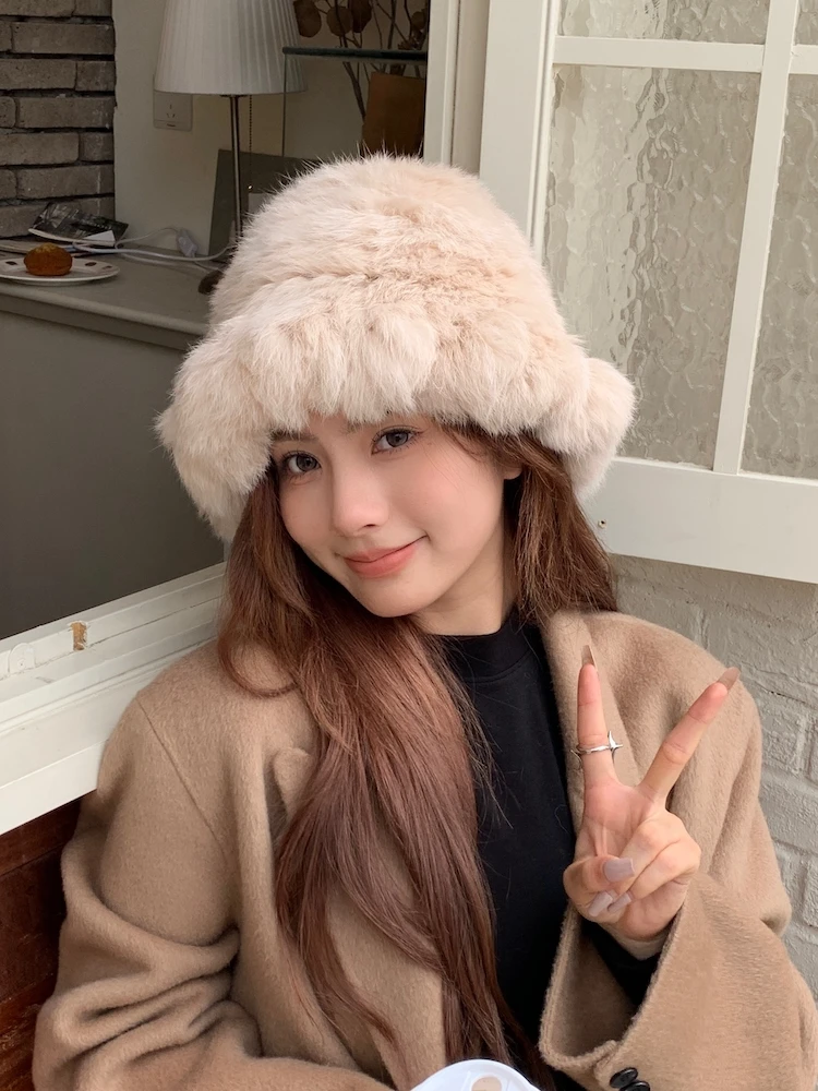 

New Style Fashion Rabbit Fur Cap Winter Fur Bomber Hat Windproof Warm Earmuff Flat Outdoor Warm Russian Hat 2024 Female R93