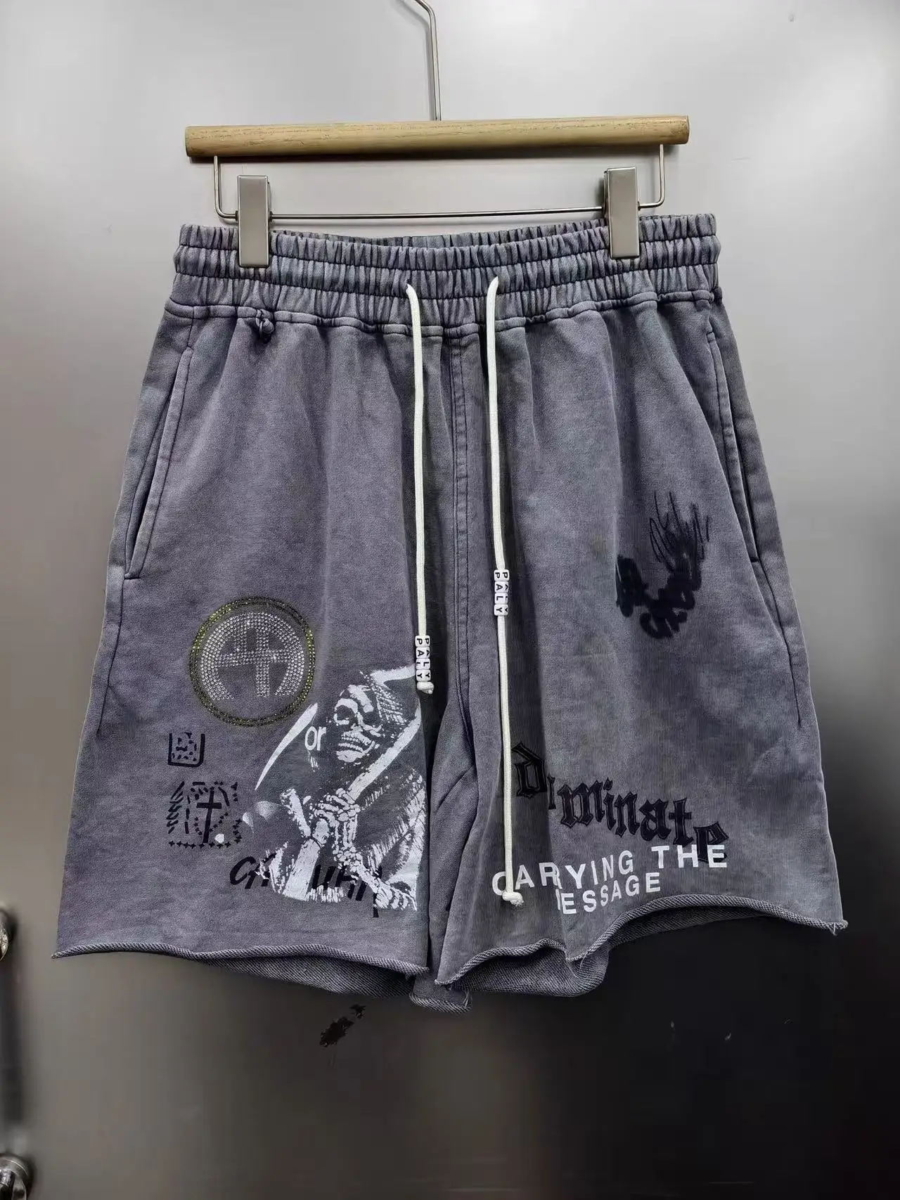 Paly Hollywood Hot Diamond Graffiti Alphabet Washed Old Five-Point Pants Curled Shorts
