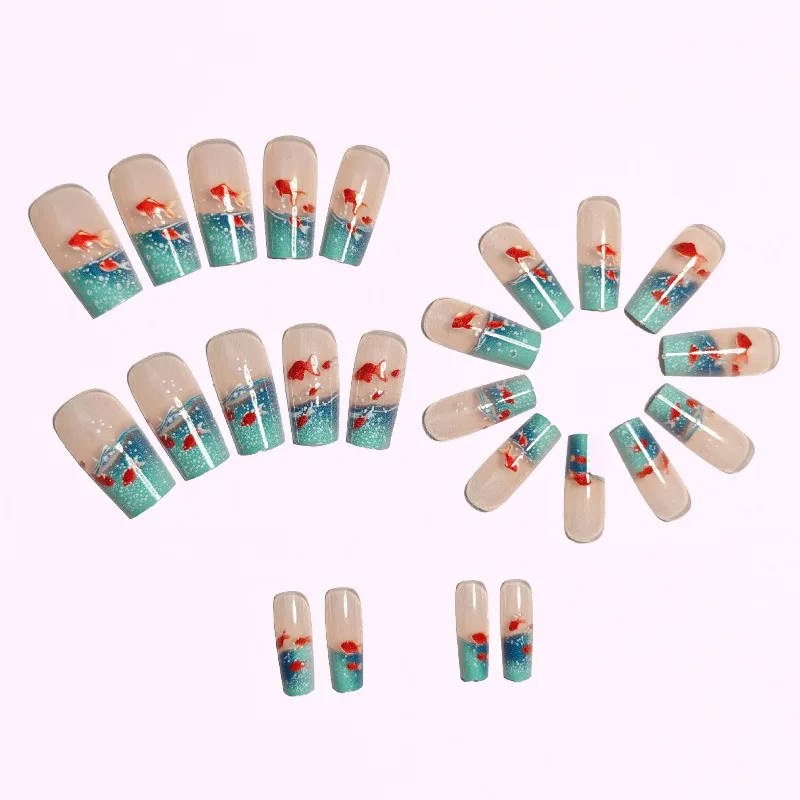 スクエアプレスオンネイル 24枚入り 水中要素 グリッター金魚 ガラス風フェイクネイル 取り外し可能ネイルアート