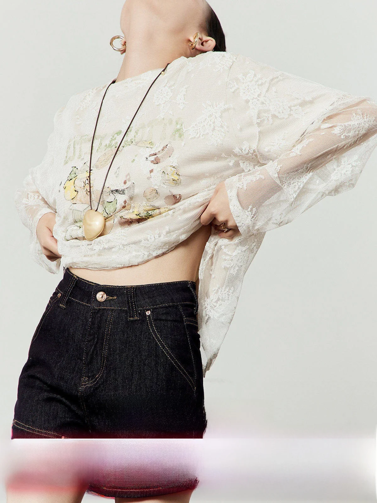 

Белая кружевная футболка женская летняя новая с мультяшным принтом, повседневная, с вырезами, дышащая, удобная, с круглым вырезом, длинная...