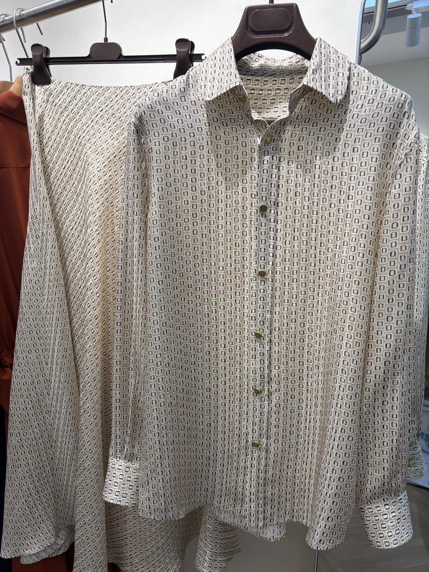 

2026 New High-Quality Fashionable Silk Collared Long-Sleeved Shirt And Irregular Fishtail Skirt Set For Women